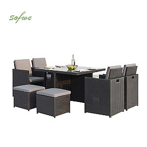 Conjunto de comedor de mimbre para exterior con dos otomanas...