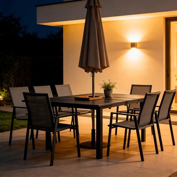 Mesa de comedor extensible de aluminio con alas de mariposa y orificio para sombrilla, ideal para el jardín - 11D26B